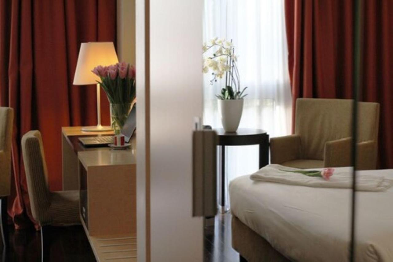 Best Western Plus Hotel Le Favaglie Корнаредо Екстериор снимка