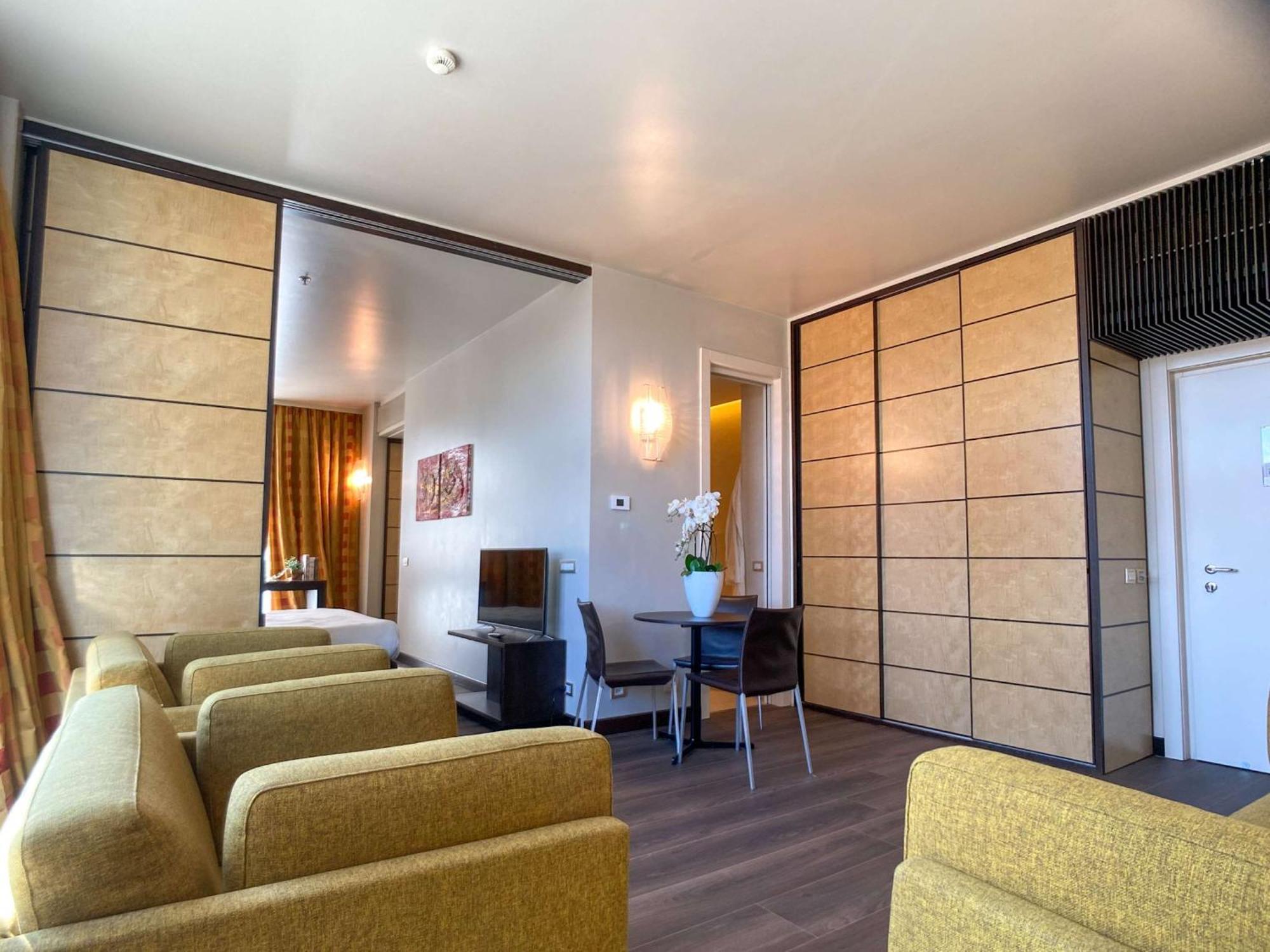 Best Western Plus Hotel Le Favaglie Корнаредо Екстериор снимка